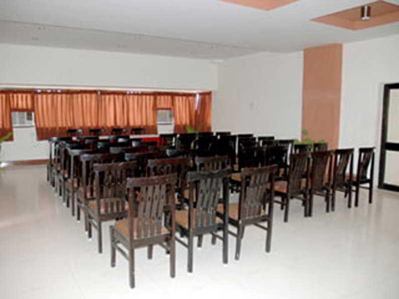Hotel Savshanti Towers Vadodara Exterior photo
