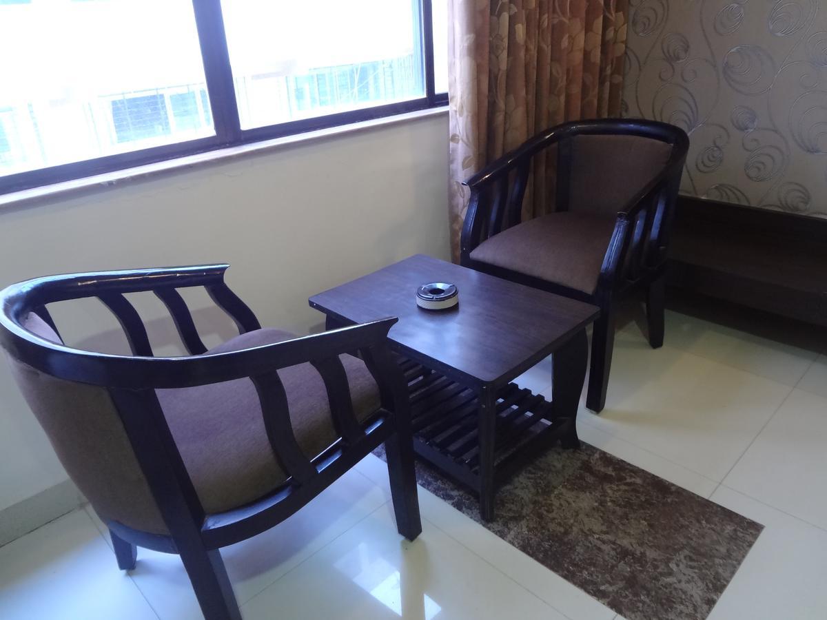 Hotel Savshanti Towers Vadodara Exterior photo