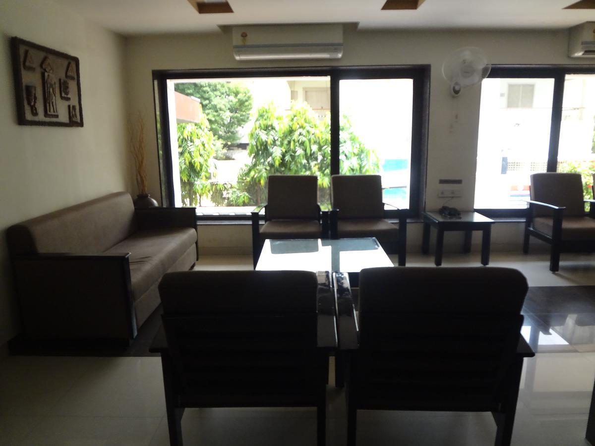 Hotel Savshanti Towers Vadodara Exterior photo