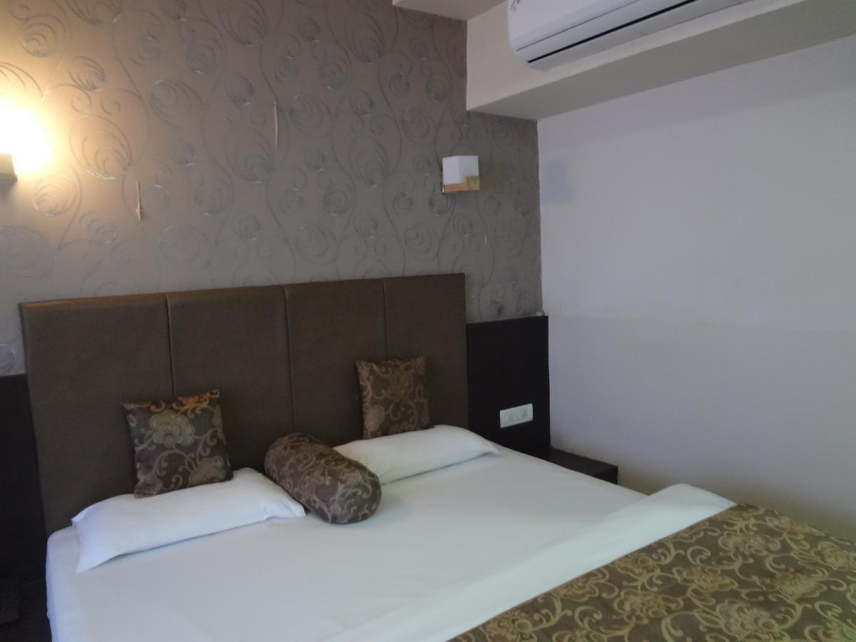 Hotel Savshanti Towers Vadodara Exterior photo