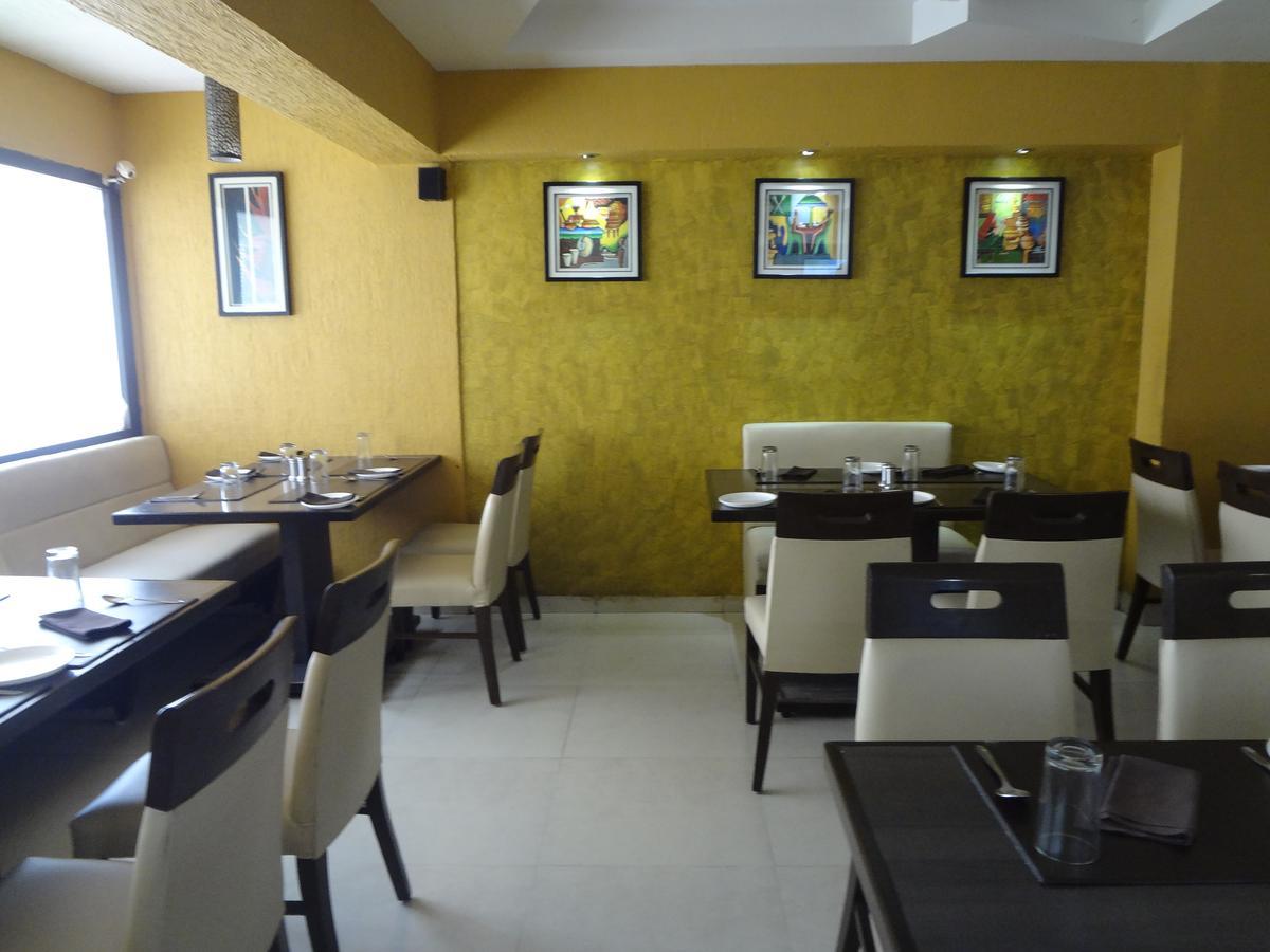 Hotel Savshanti Towers Vadodara Exterior photo