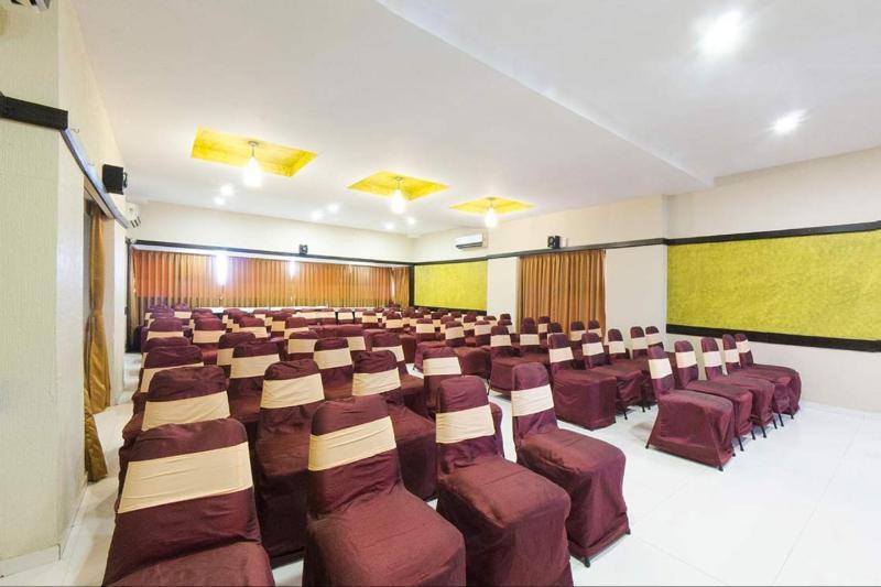 Hotel Savshanti Towers Vadodara Exterior photo