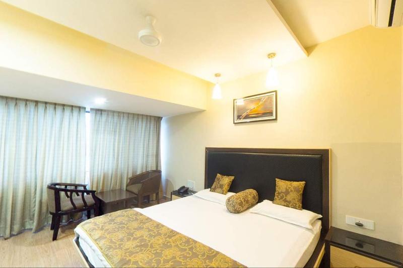 Hotel Savshanti Towers Vadodara Exterior photo