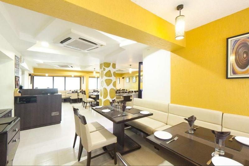 Hotel Savshanti Towers Vadodara Exterior photo