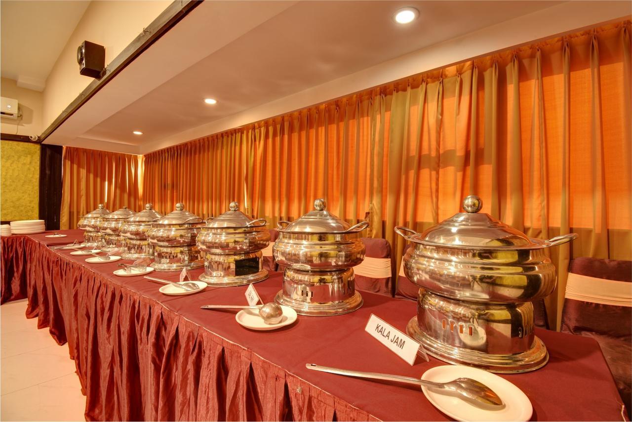 Hotel Savshanti Towers Vadodara Exterior photo