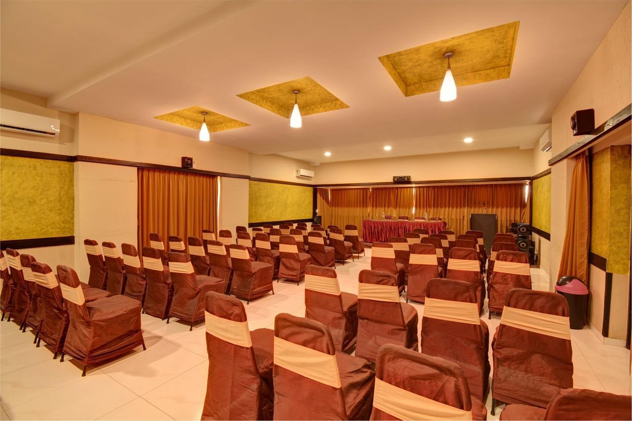 Hotel Savshanti Towers Vadodara Exterior photo