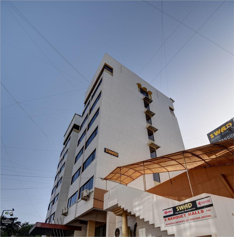 Hotel Savshanti Towers Vadodara Exterior photo