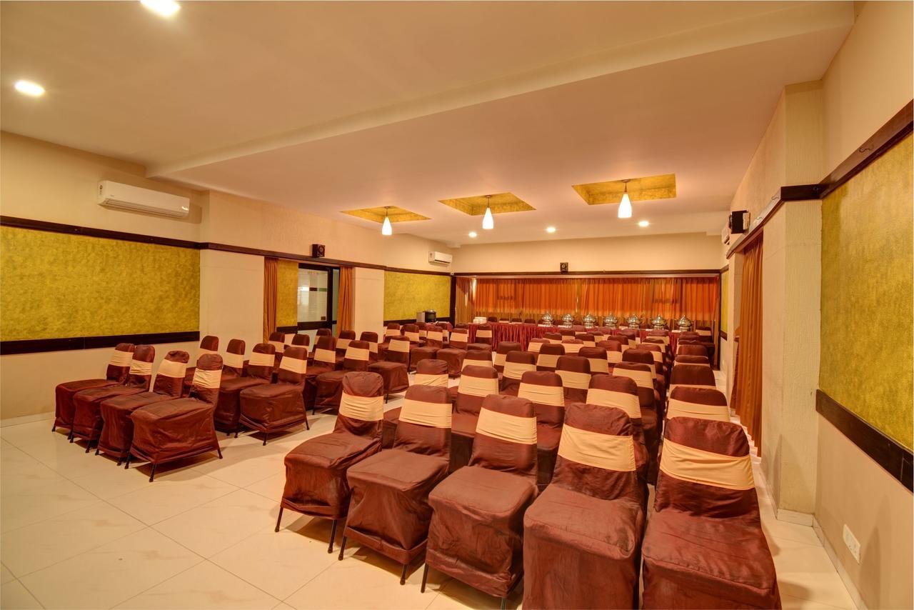 Hotel Savshanti Towers Vadodara Exterior photo